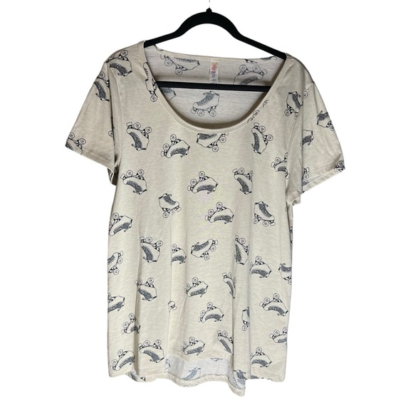 LuLaRoe Tops - Women’s Lularoe Roller Skate Scoop Neck Beige Short Sleeve T Shirt size XL